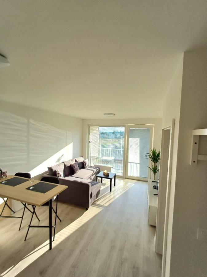 New Air-Conditioned Apartment 5 Minutes By Walk From The Airport With Free Garage Parking Bratislava Exteriör bild