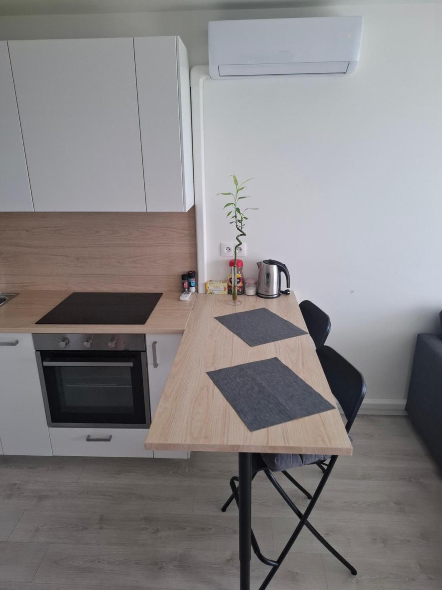 New Air-Conditioned Apartment 5 Minutes By Walk From The Airport With Free Garage Parking Bratislava Exteriör bild